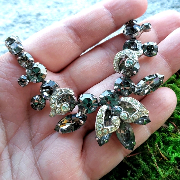 Dazzling Vintage Weiss Smoky Crystal Rhinestone Layered Bib Necklace - Picture 2 of 12